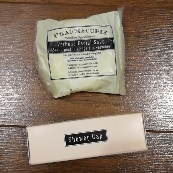 9 piece lot of new Pharmacopia toiletries - Picture 2 of 6